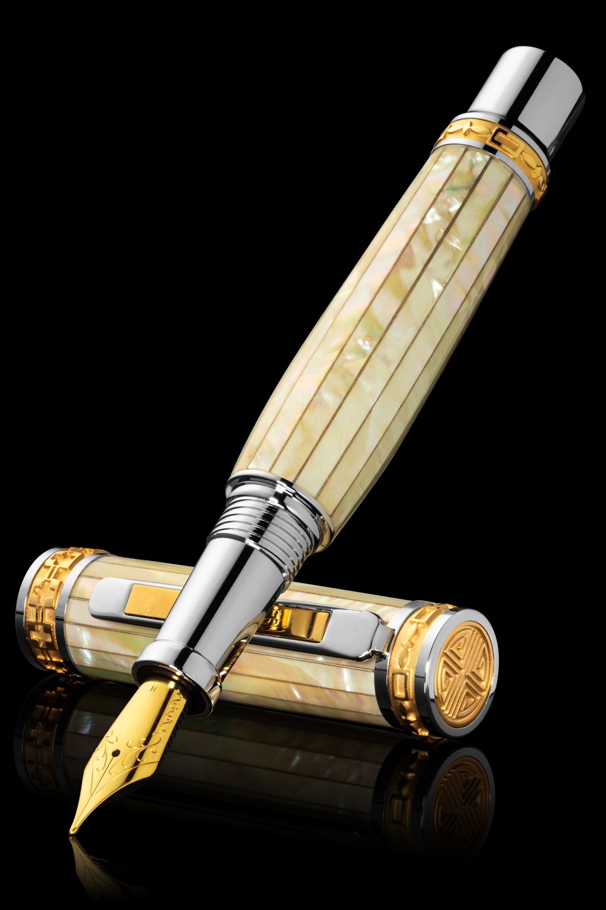 Closer LUXE White Mother of Pearl Fountain Pen