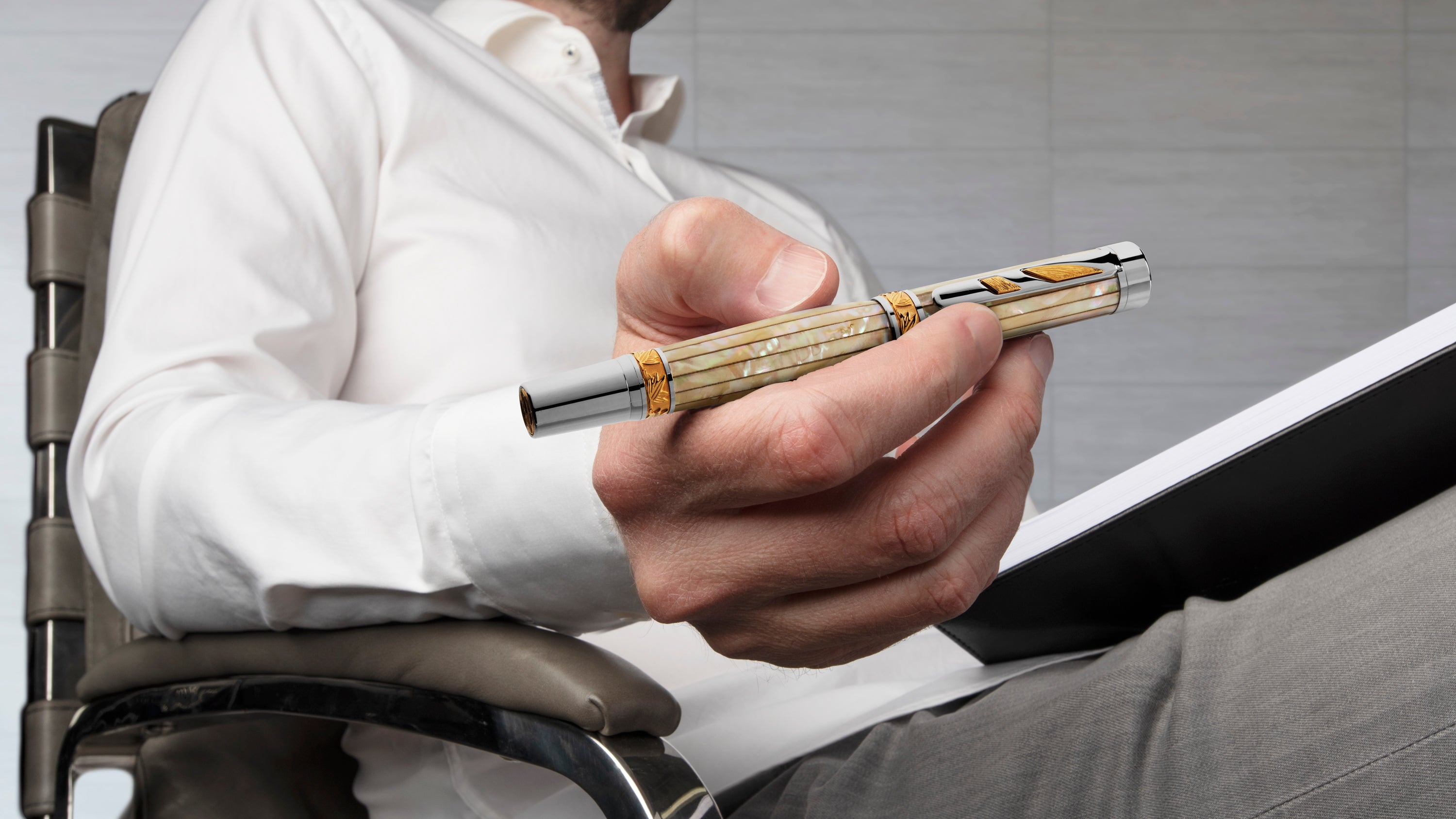 Pitchman Rainmaker LUXE White Fountain Pen